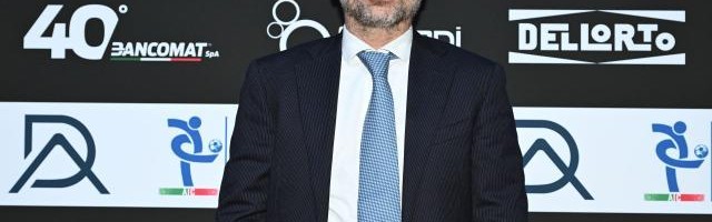 开云体育移动版-【深度】跟随哈佛商学院案例，解码红鸟时代AC米兰