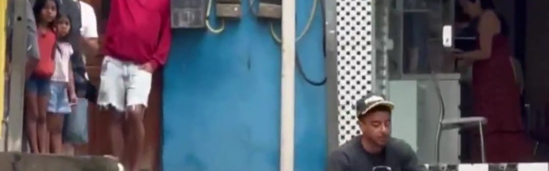 巴媒：林加德在巴西贫民窟拍摄视频，融入当地文化