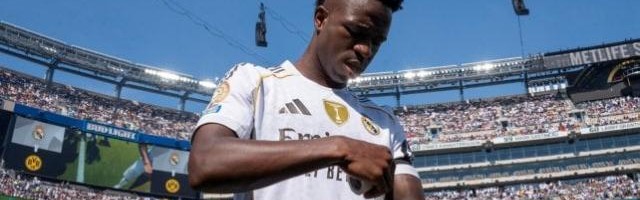 开云体育移动版-续约？耗着？今夏转会？西媒：维尼修斯不开心