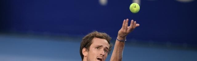 开云体育下载-梅德维德夫无缘术后首胜 红土赛季只能走过场？