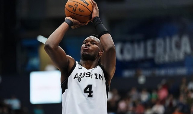 开云体育下载-马刺用训练营合同签下内线新星，估计新赛季他还得前往二队效力？