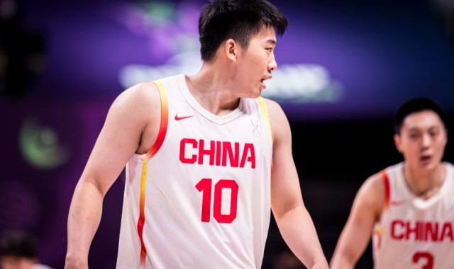 不怯场！20岁王俊杰砍21分 男篮未来4号位答案？