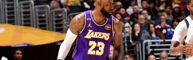 开云体育下载-詹皇霸气回应41岁砍三双：我仍能高水平打多个赛季