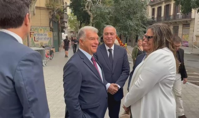 开云体育App-被问及回归诺坎普问题，拉波尔塔：我们会尽快回归