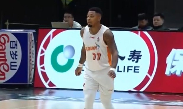 开云体育官网-超级得分手！皮特森半场15分钟 9中5&amp;罚球7中7砍下20分4板3助