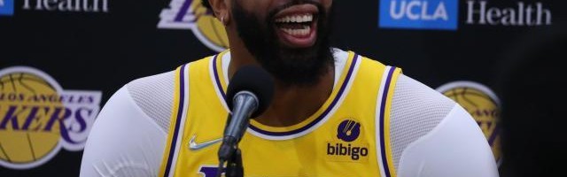 开云体育下载-湖人媒体日：全员接种疫苗 浓眉准备好担任中锋