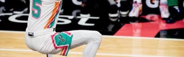 开云体育移动版-【现场】乌度卡给老东家送温暖 输球无碍赛后叙旧