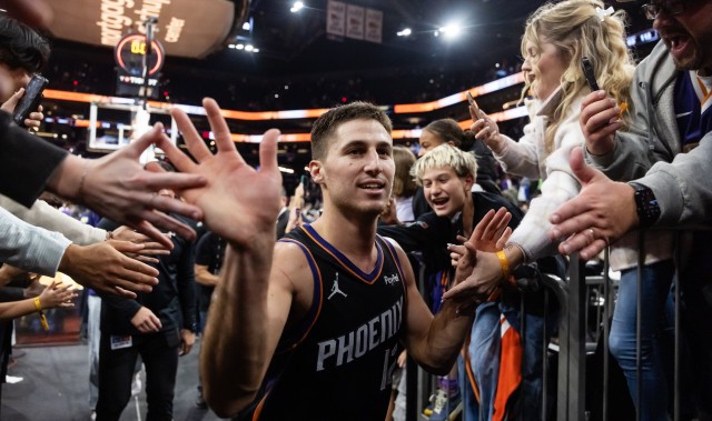 开云体育移动版-膝盖韧带撕裂+腿部骨折击不垮他 格林复出得给太阳落选秀打替补？